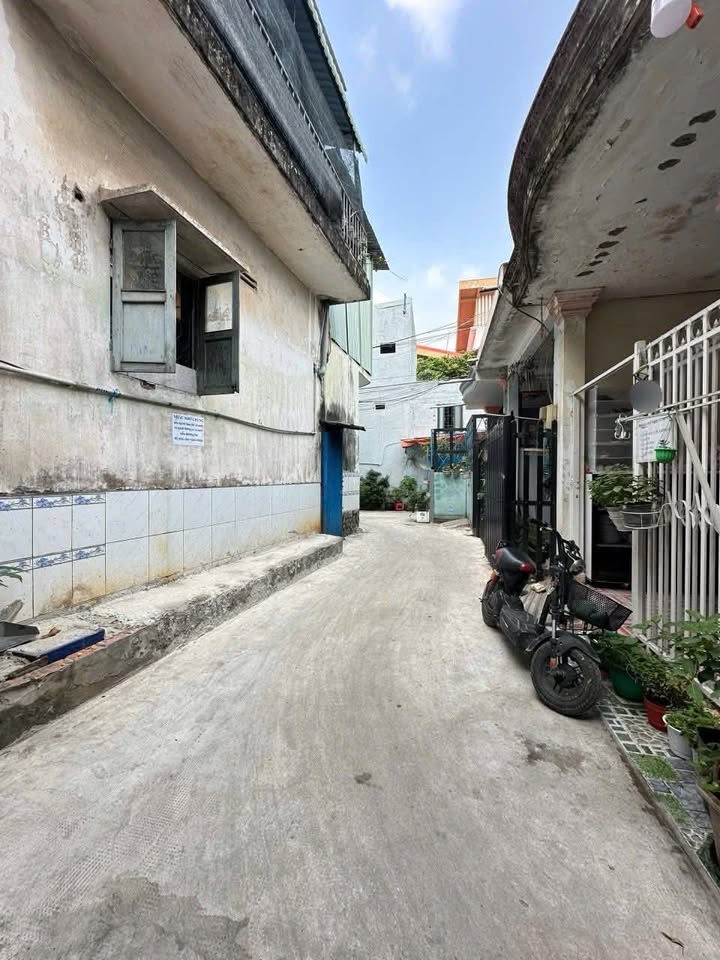 Nhà Đường 8, Linh Xuân, Thủ Đức 32m² giá 2,3 tỷ - Tiềm năng sửa chữa hấp dẫn!