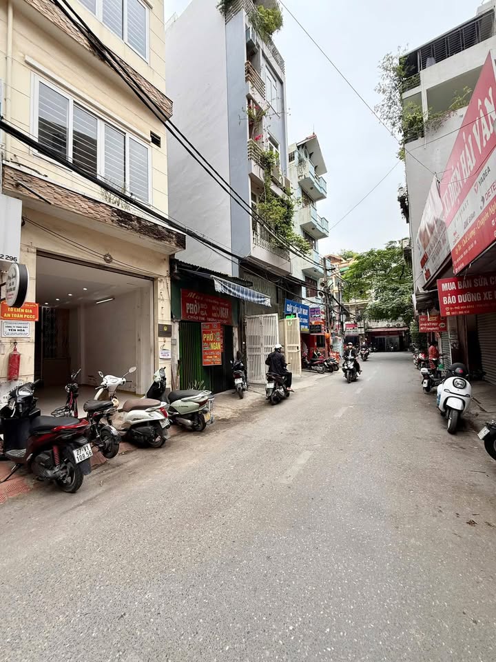 Nhà mặt phố Hoa Bằng, Cầu Giấy 38m² giá 15.2 tỷ - Kinh doanh sầm uất!