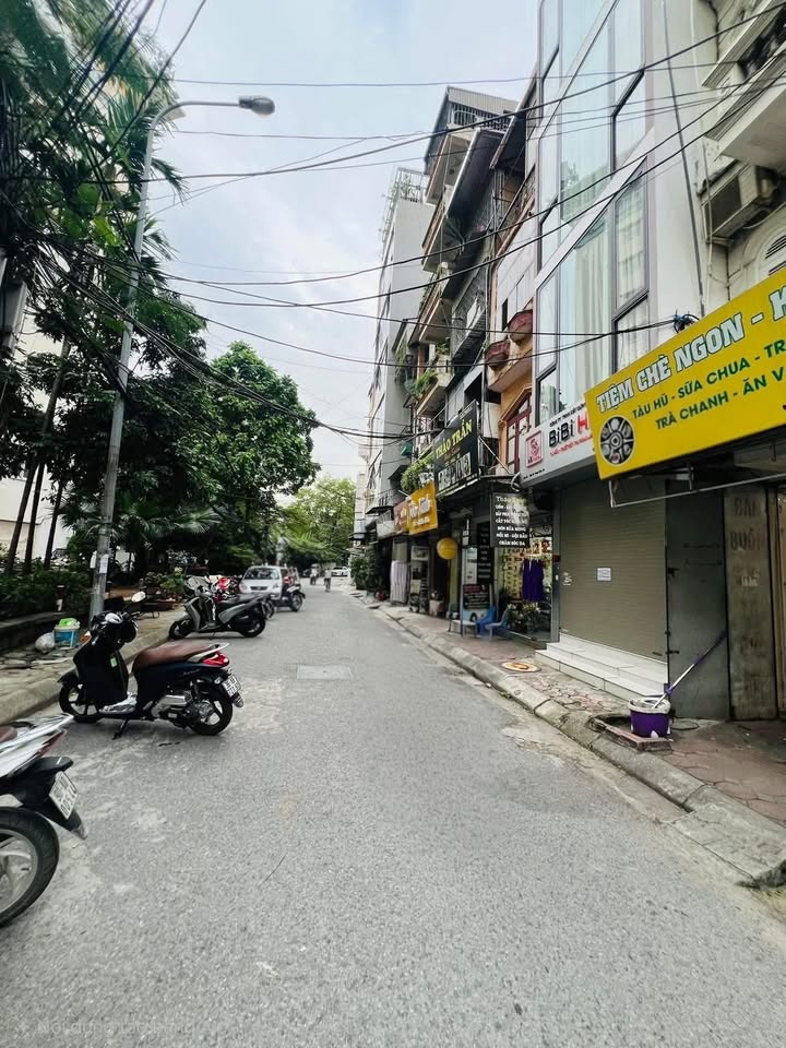 Bán FrontHouse Trung Kính, Cầu Giấy, 33m² giá 14.8 tỷ - Kinh doanh đỉnh cao!