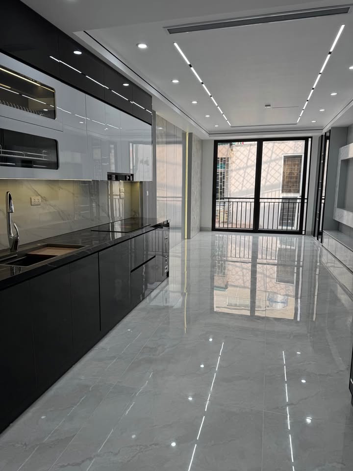 Nhà phố Bồ Đề, Long Biên 55m² giá 16 tỷ - Sổ đỏ nở hậu, kinh doanh tốt!