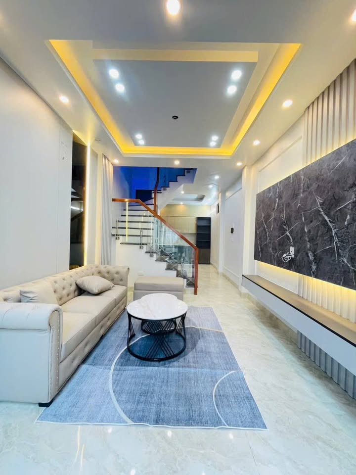 Nhà 3 Tầng tại Quang Trung Thái Bình 35m² - Thiết kế đẹp, giá chỉ 2 tỷ!