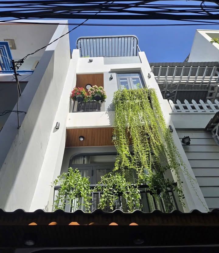 Nhà 4 Tầng 2 Mặt Hẻm Thoáng Mát Khu VIP Phú Nhuận 30m² giá 6.3 tỷ - Đầu Tư Sinh Lời!