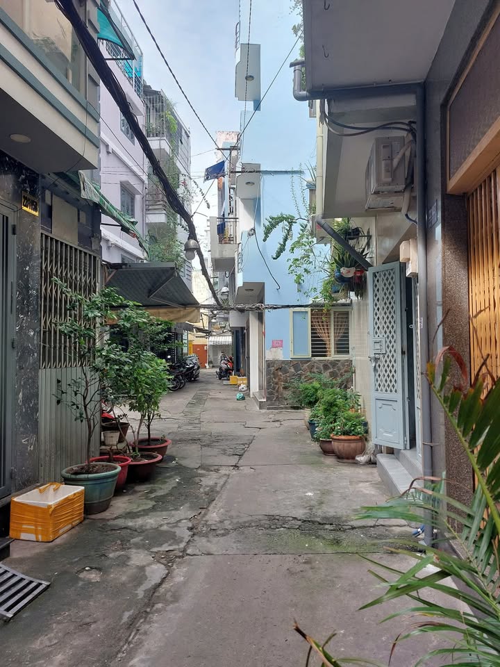 Nhà 4 tầng Trần Bình Trọng, Quận 5, 30m² giá 6.2 tỷ - Đầu tư sinh lời, cho thuê ngay!