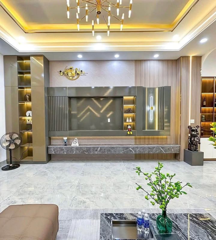 Nhà 5 tầng Tây Mỗ 40m² giá 7 tỷ - Full nội thất, sẵn sàng vào ở!