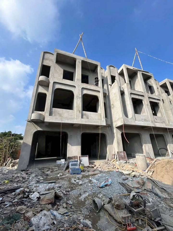 Nhà 3 tầng đường Phạm Ngũ Lão, Đông Sơn 73m² chỉ 2 tỷ - Không thể bỏ lỡ!