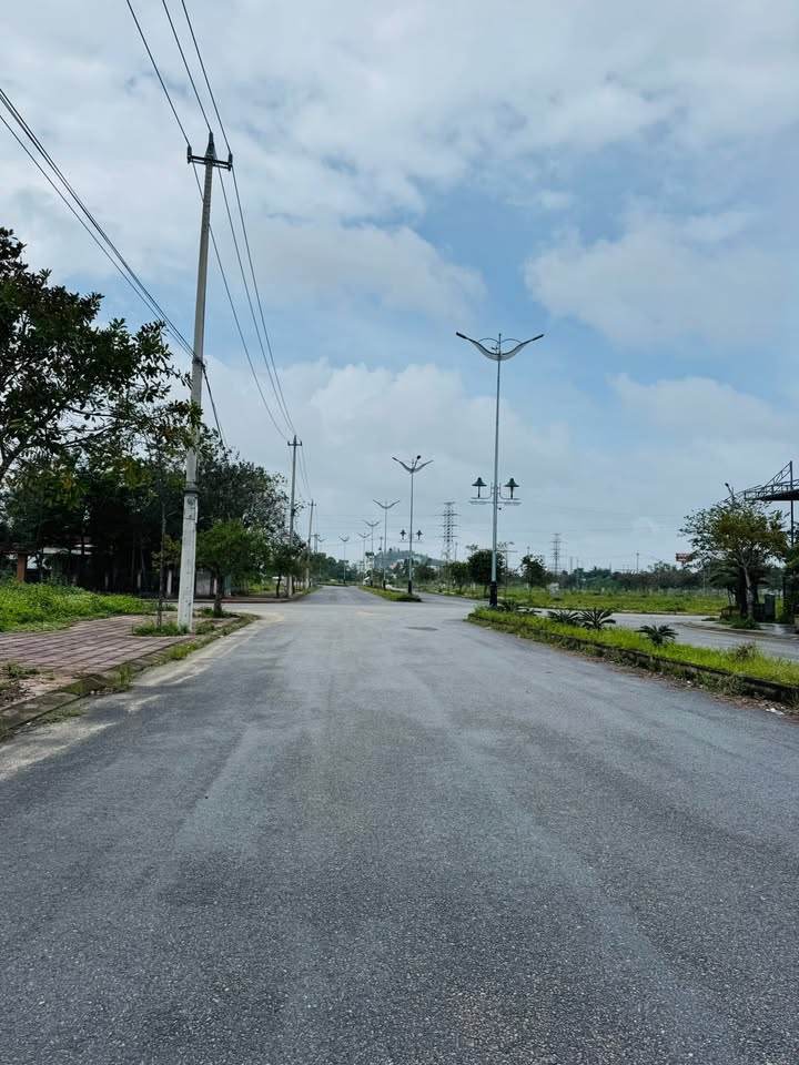 Đất nền liền kề mặt tiền Trần Kiên, La Hà 100m², giá 1.65 tỷ - Cơ hội đầu tư tuyệt vời!