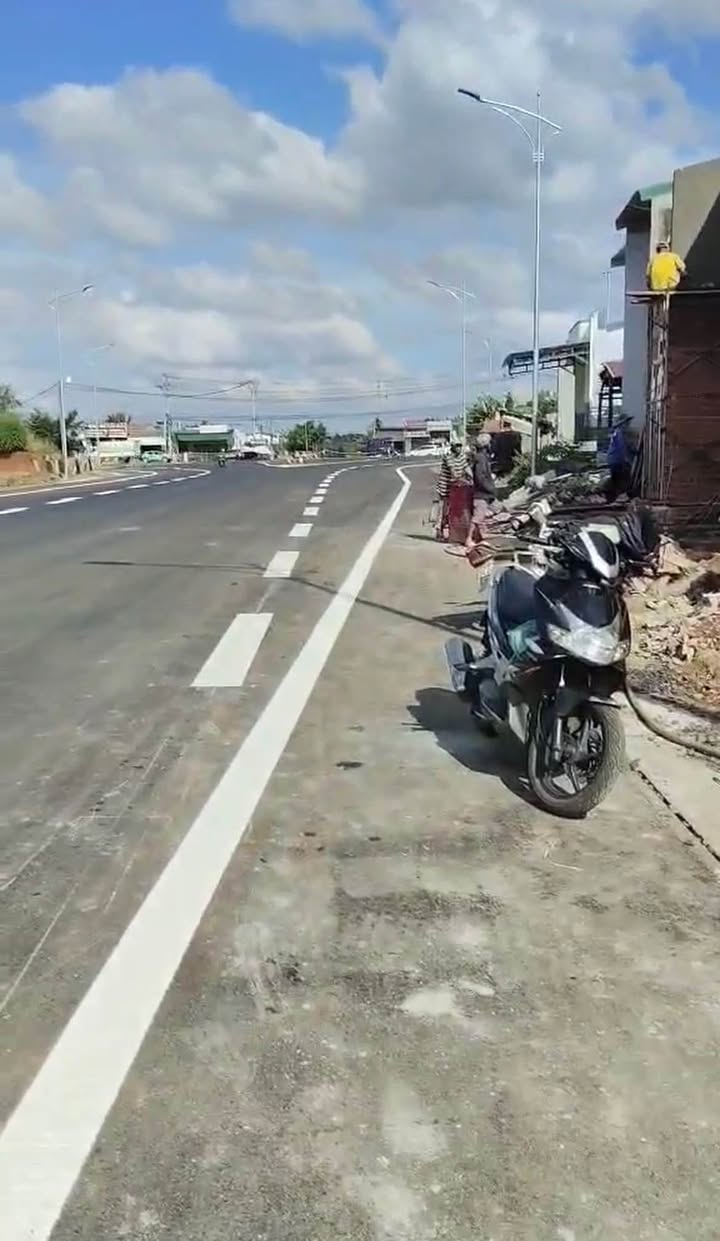 Đất mặt tiền đường Tránh Đông Hòa Phú 187m² giá 2.2 tỷ - Kinh doanh mọi ngành nghề!