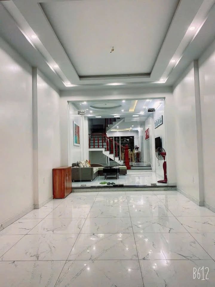 Nhà cho thuê 4 tầng phố Văn Cao, Hải An, Hải Phòng 320m² - An ninh 24/7, đầy đủ tiện nghi!