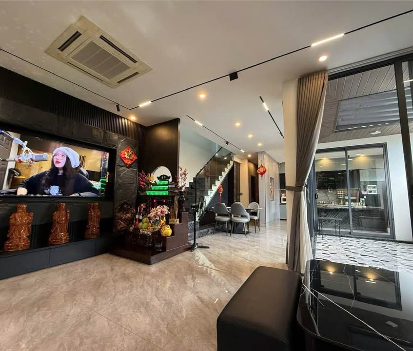 Nhà 3 Tầng Mặt Tiền Đường Ấu Triệu - Trường An, 118m² giá 5 tỷ - An ninh tốt, vị trí trung tâm!