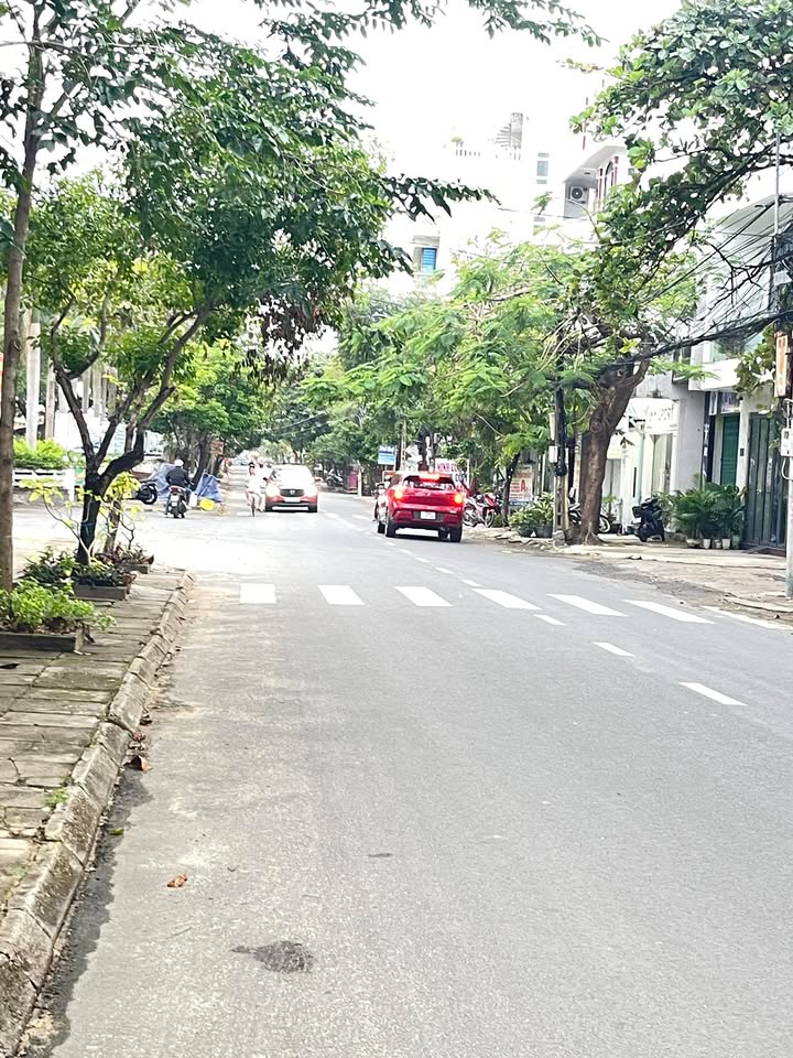 Nhà mặt tiền đường Cần Vương, Tuy Hòa 100m² giá 5.8 tỷ - Hướng Tây Bắc, 4 phòng ngủ