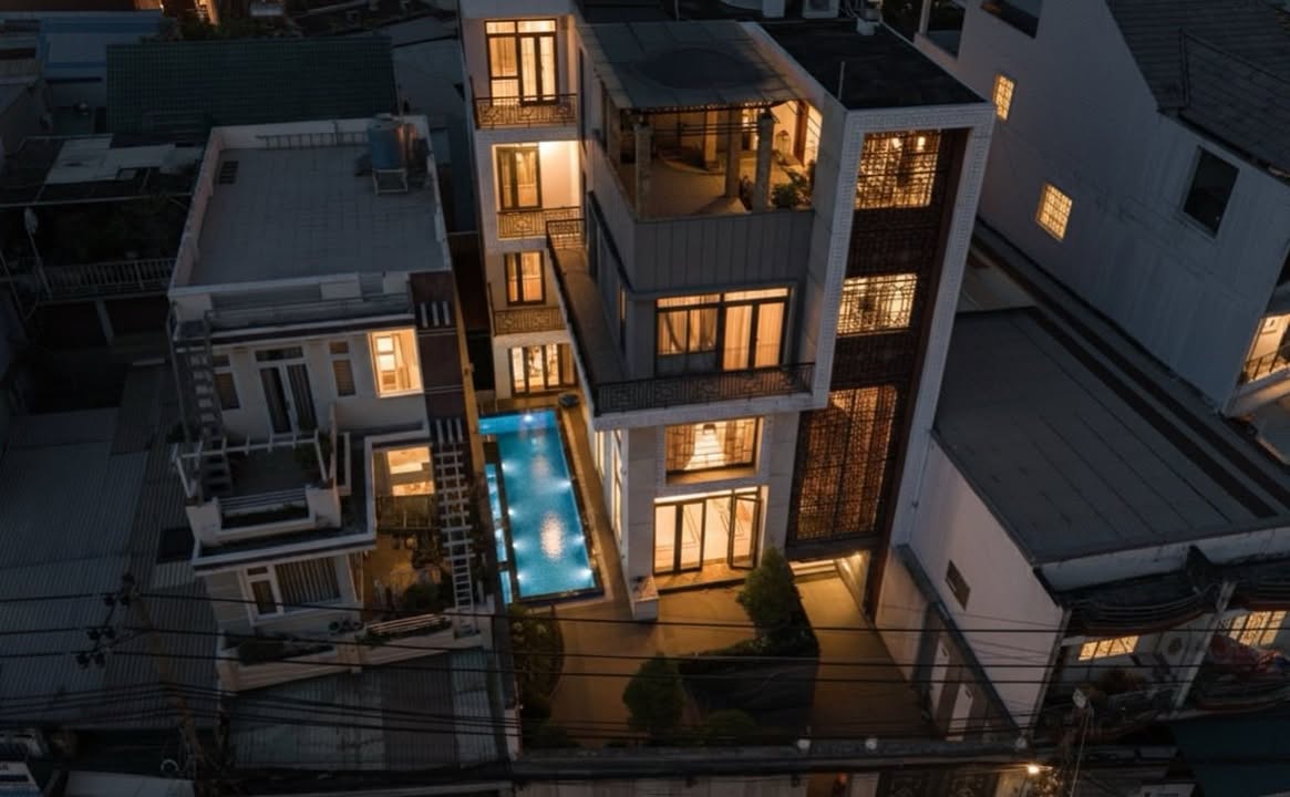 Nhà phố Thủ Đức 700m² giá thỏa thuận - Hồ bơi sang trọng, nội thất VIP!