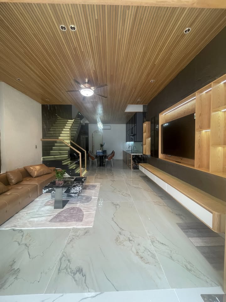 Nhà 3 tầng mới xây mặt tiền Đinh Đức Thiện 90m² giá 9.39 tỷ - Đầy đủ tiện nghi sang trọng!