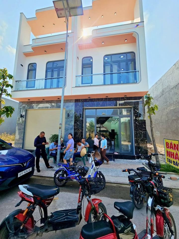 Nhà mới hoàn thiện tại phường Tân Hiệp, Hóc Môn, 67m² giá chỉ 2.85 tỷ - Sổ hồng chính chủ!