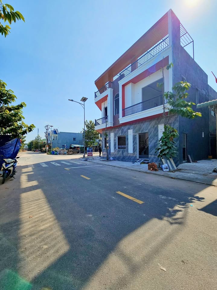 Nhà góc 2 mặt tiền Tân Hiệp 92m² giá 4 tỷ - Đầy đủ tiện nghi!