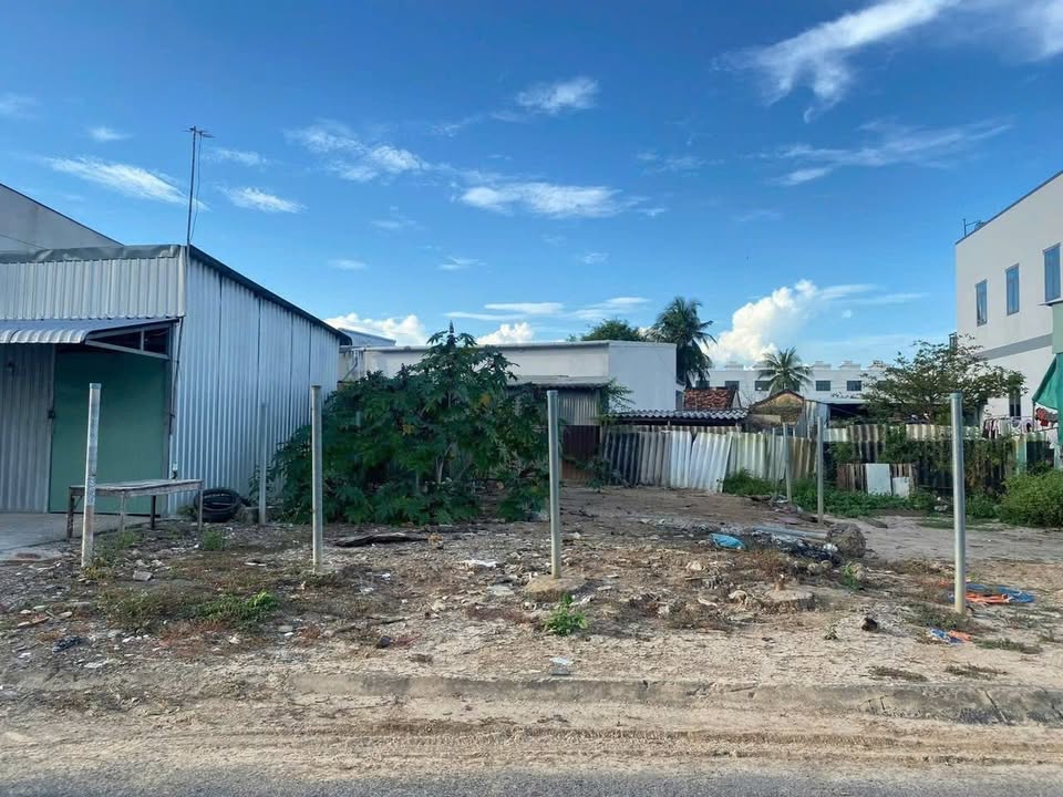 Đất nền mặt tiền đường Phan Thị Bạch Vân, Gò Công 105m² giá 1.6 tỷ - Cơ hội đầu tư hấp dẫn!