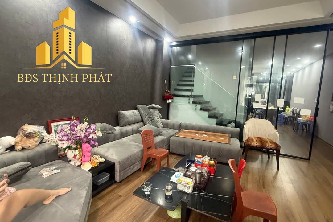 Nhà 6 tầng Ngô Quyền Bắc Giang 75m² giá 10 tỷ - Thiết kế hiện đại, sẵn vào ở!