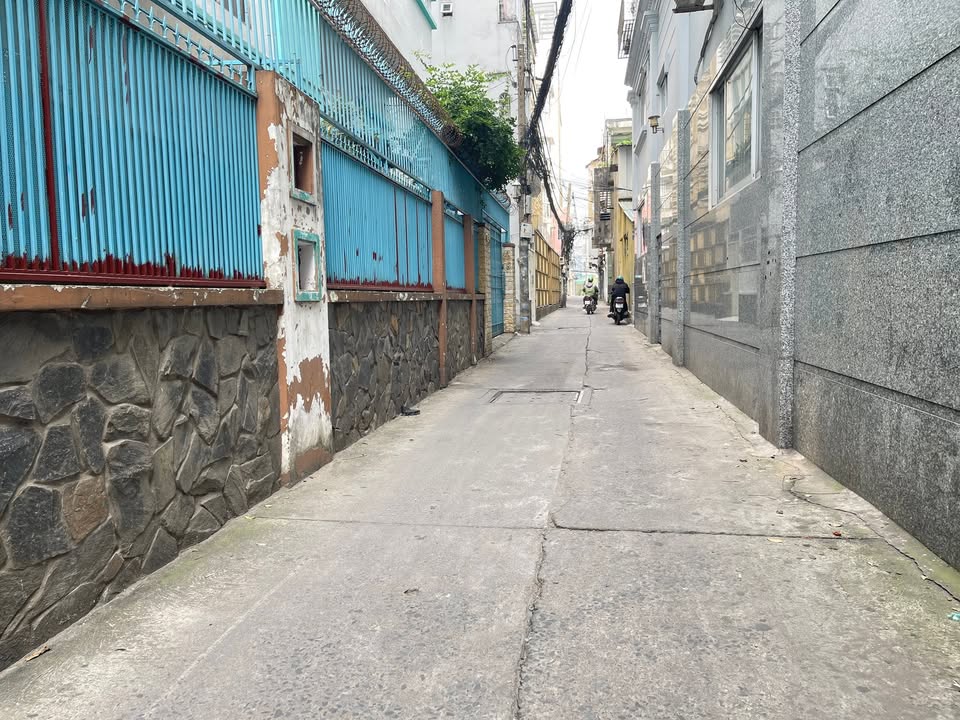 Nhà riêng Cách Mạng Tháng 8, Quận 10, 43m², giá 7 tỷ - Mặt tiền xe tải, giao thông thuận lợi!