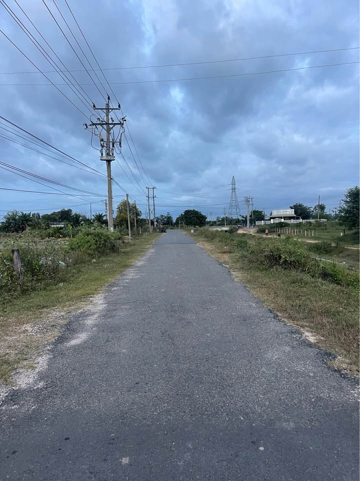 Đất nền mặt tiền đường nhựa Hàm Chính 3000m² giá 370 triệu - Cơ hội đầu tư lý tưởng!