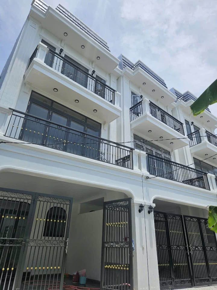 Nhà đẹp Vỹ Dạ, TP Huế 69m² giá 3 tỷ - Ô tô đậu trong sân