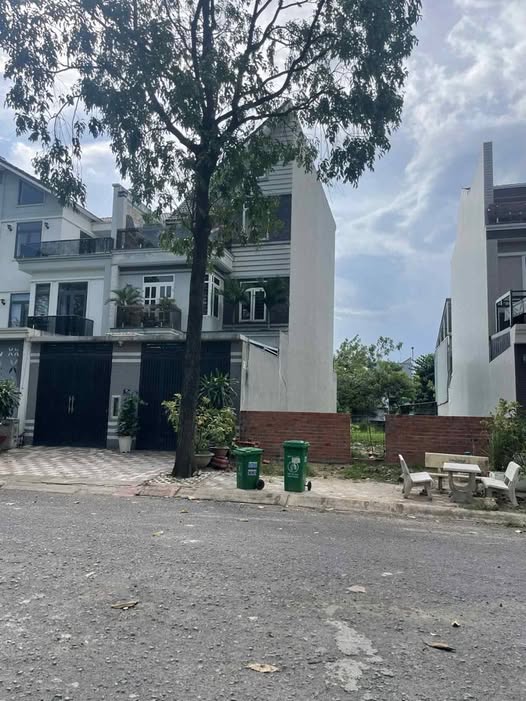 Biệt thự 3 tầng phường Bình Chiểu 147m² giá 10 tỷ - Mặt tiền đường 20m, gần chợ đầu mối!