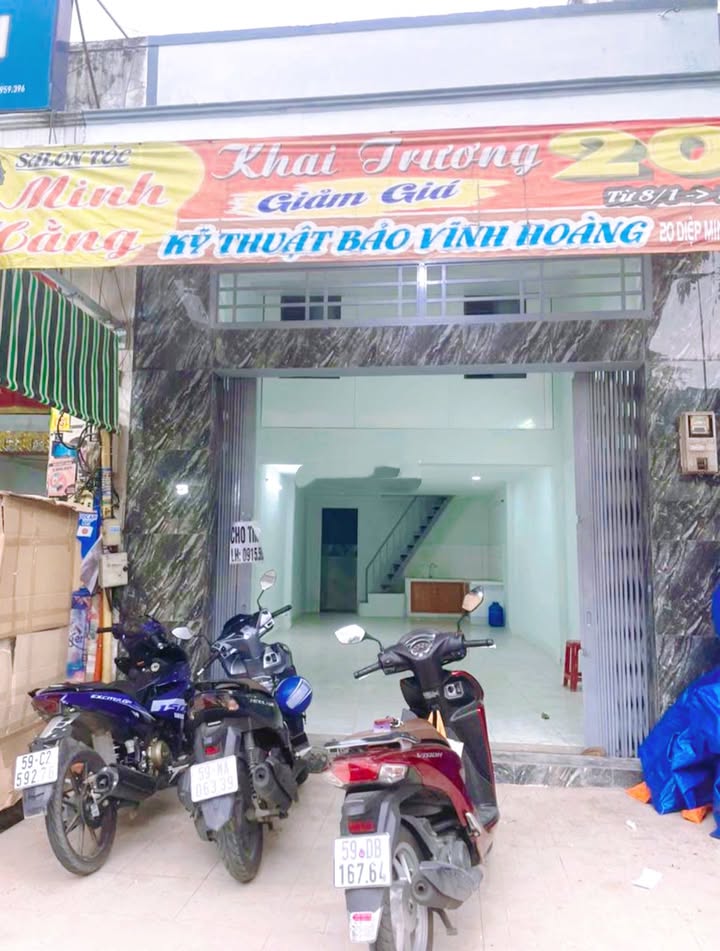 Nhà mặt tiền kinh doanh phường Tân Sơn Nhì 54.6m² giá 18 triệu - Địa điểm lý tưởng cho mọi hoạt động!