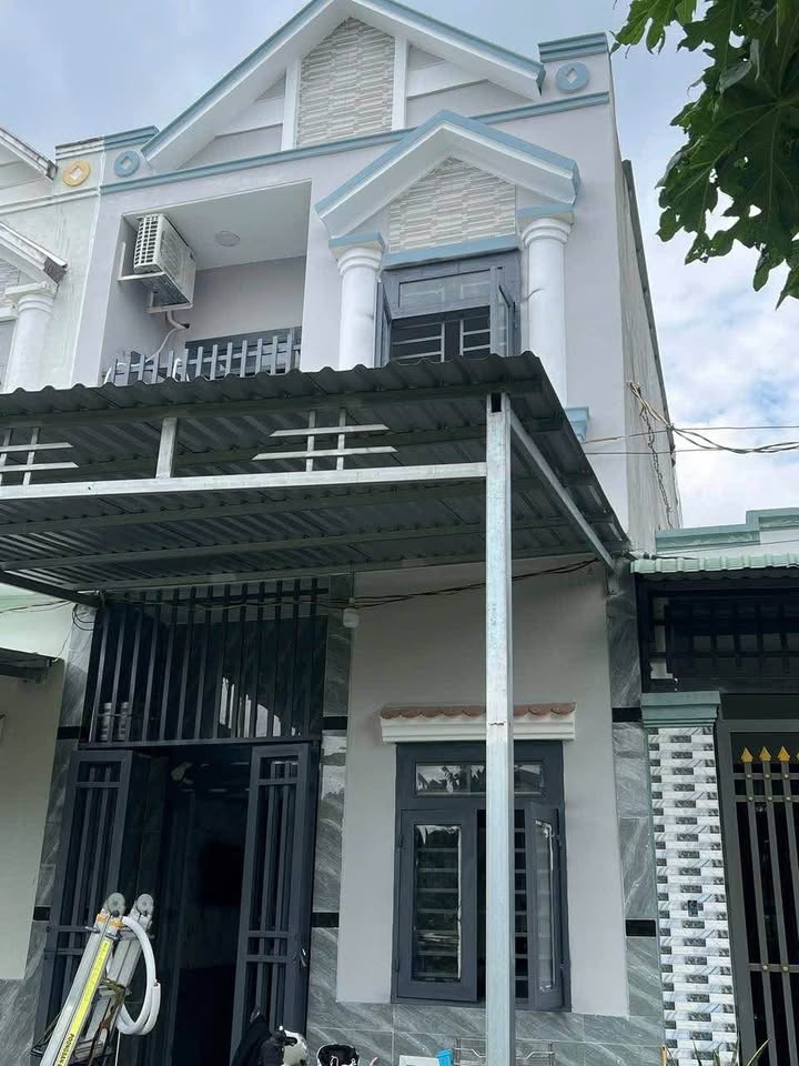 Nhà lầu 2 tầng Tân Phước Khánh 40m² giá 985 triệu - Đường 7m ô tô đậu thoải mái!