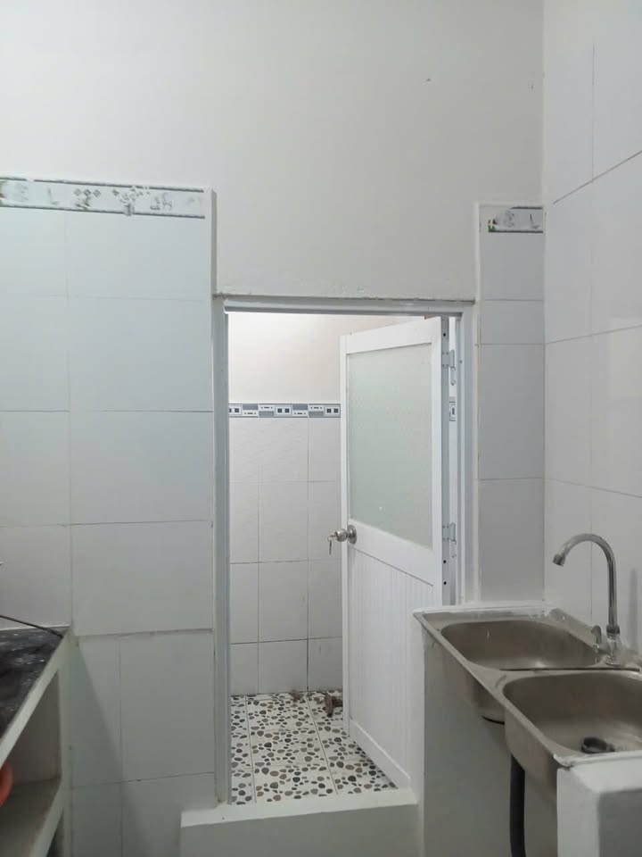 Nhà cho thuê hẻm 699 Mạc Cửu, Rạch Giá 46m² chỉ 3 triệu/tháng - Khu vực an ninh, thuận tiện sinh sống!