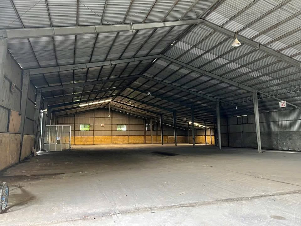 Kho cho thuê Hòa Phong Đà Nẵng 400m² giá 40k/m² - Đường xe container, bảo vệ 24/24!