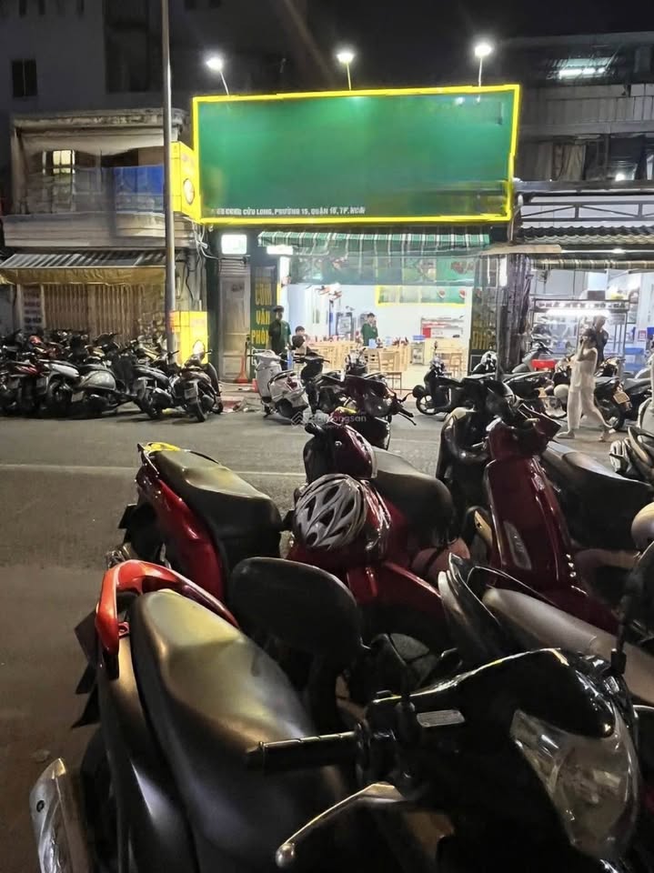 Cho thuê mặt tiền đường Cửu Long, quận 10, diện tích 132m² - Kinh doanh tự do!