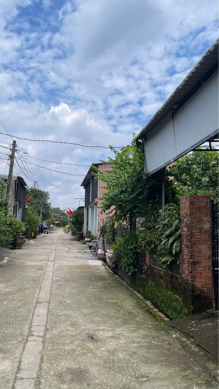 Nhà cấp 4 khu phố 34, phường Long Bình, Đồng Nai 200m² - Giá chỉ 1.35 tỷ!