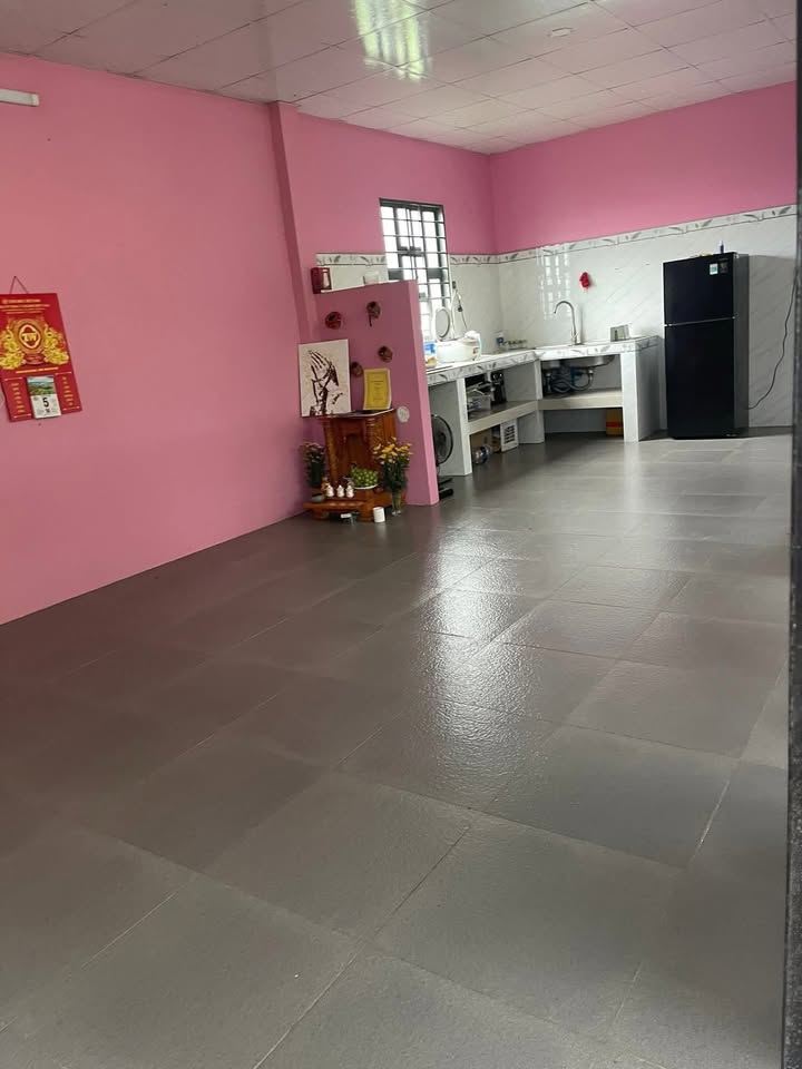 Nhà cho thuê Thạnh Trị, Bình Đại 250m² - Sân vườn rộng rãi, thoáng mát!