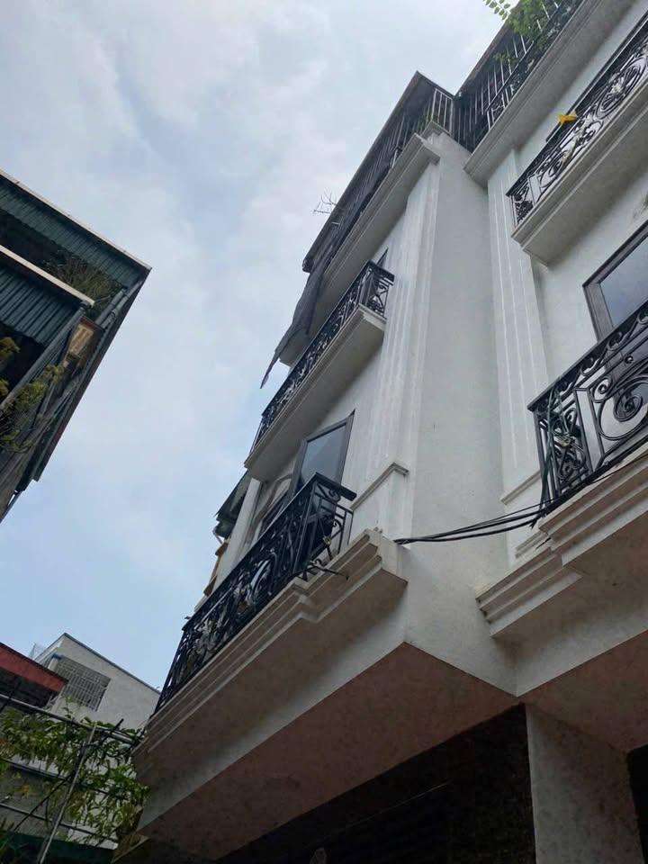 Nhà bán Tả Thanh Oai 45m² giá 6.5 tỷ - Nội thất gỗ cao cấp, sổ đỏ chính chủ!