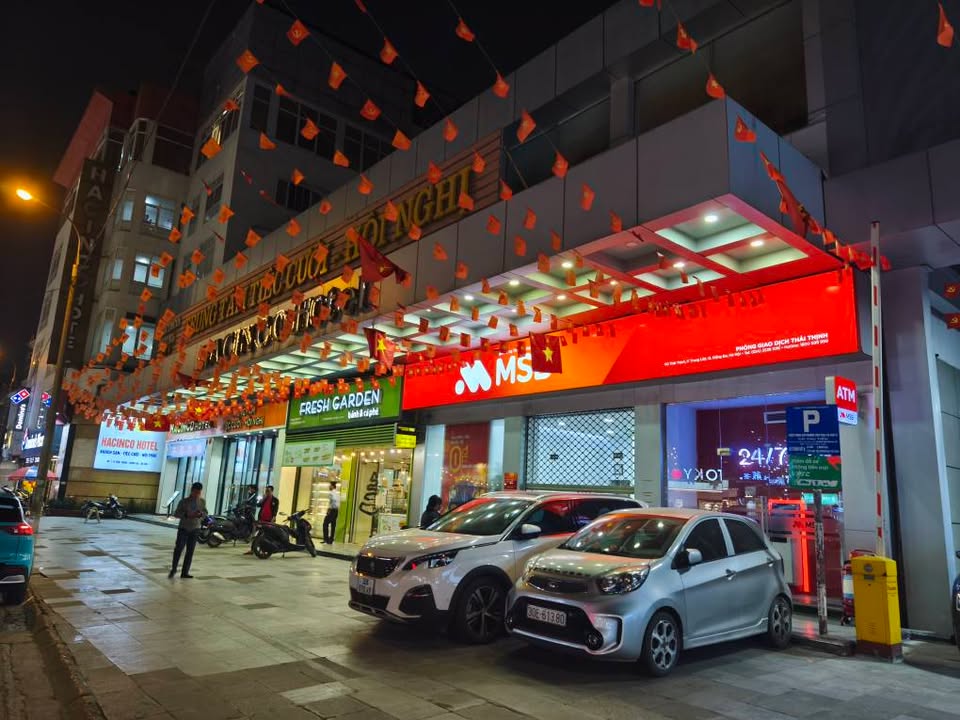 Mặt phố Trần Thái Tông, Cầu Giấy, diện tích 90m² - 100m², cho thuê chỉ 60 triệu/tháng!