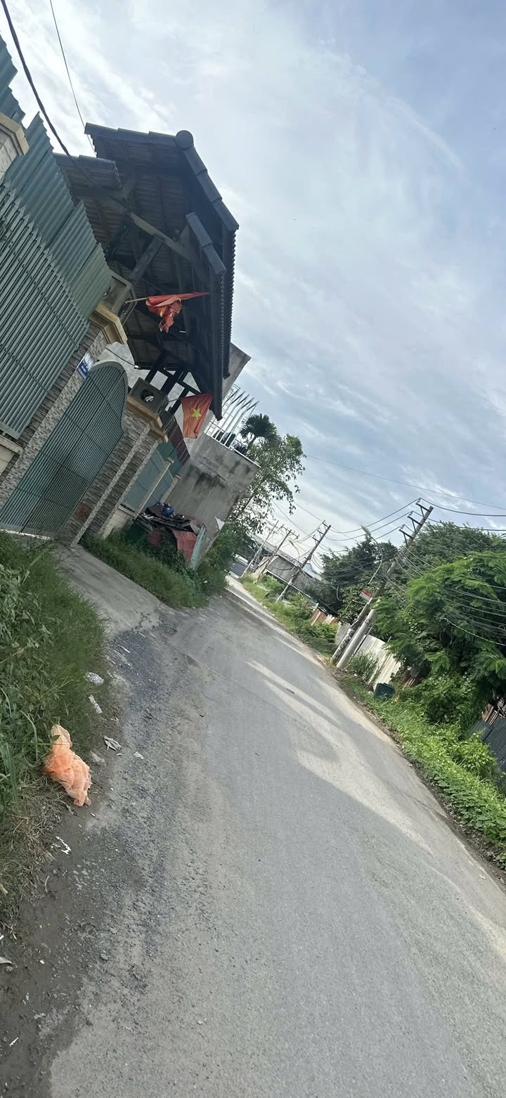 Xưởng bán mặt tiền đường Đông Thạnh 8 2000m² giá 36.5 tỷ - Cơ hội đầu tư tuyệt vời!