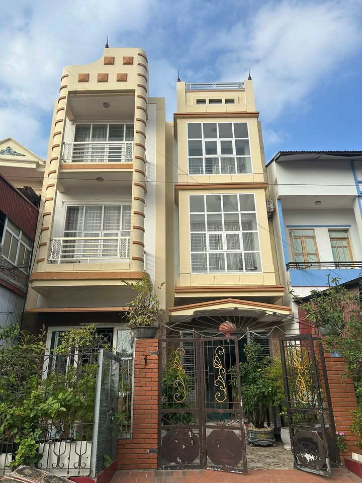 Nhà 3 tầng hiện đại số 9 ngõ 71 Lương Văn Nắm, Bắc Giang 150m² - Vị trí trung tâm, giá chỉ 9.95 tỷ!