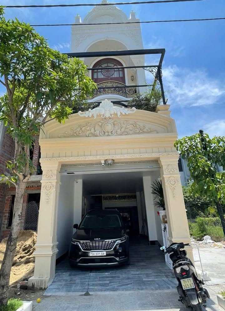 Nhà mặt tiền 3 tầng đường Đồng Khởi 92m² giá 7.9 tỷ - Thiết kế hiện đại, đầy đủ nội thất!