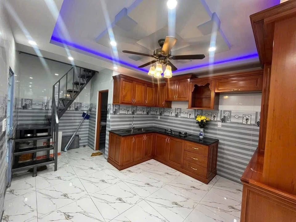 Nhà cho thuê 1 trệt 1 lầu, trung tâm phường 1 Vĩnh Long - Giá chỉ 4.5 triệu/tháng!