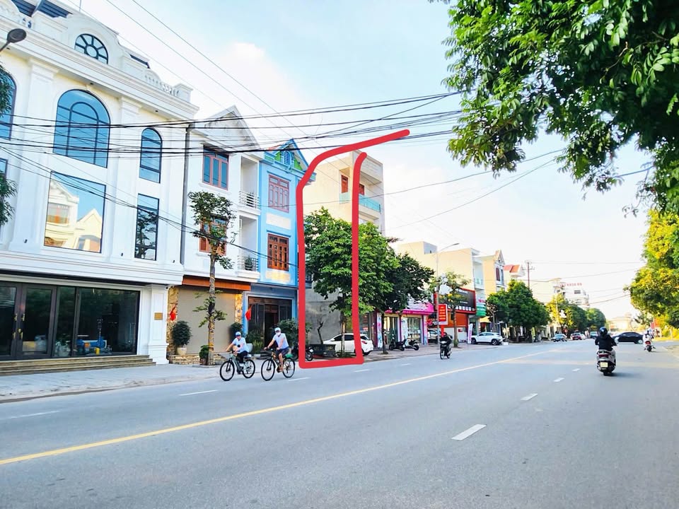 Đất Bán Phù Đổng Việt Trì 90m² giá 8 tỷ - Vị trí kinh doanh sầm uất!
