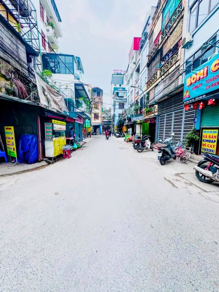 Nhà riêng Cầu Giấy 32m² giá thỏa thuận - Lô góc 3 mặt thoáng, ô tô đỗ cửa!