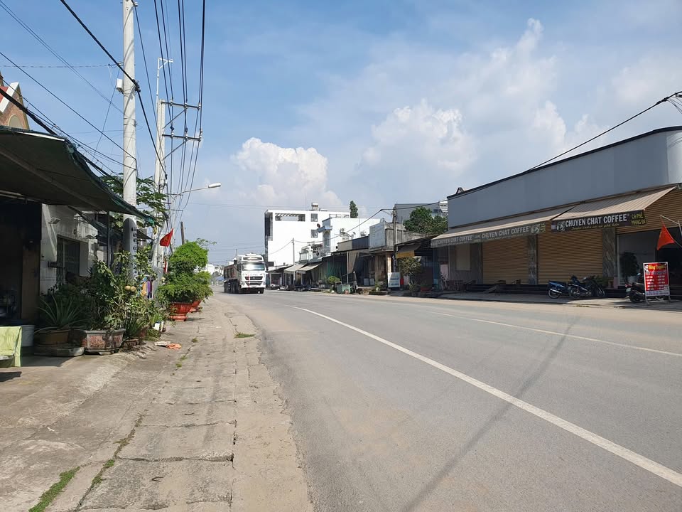 Nhà mặt tiền đường Lý Thái Tổ Nhơn Trạch 184.4m² - Sẵn sàng giao dịch!