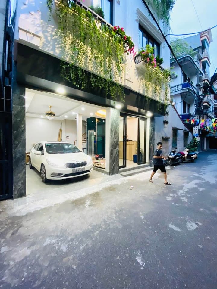 Nhà phố Lê Trọng Tấn, Thanh Xuân, 45m² - Thang máy, ô tô vào nhà!