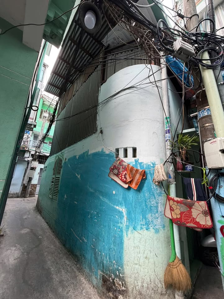 Nhà riêng quận 10, 24m² giá 2.68 tỷ - Tiện xây sửa mới ngay!