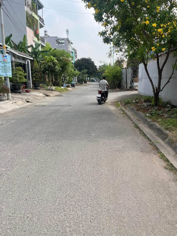 Nhà cho thuê văn phòng 8 phòng tại Lê Thị Riêng, quận 12 - Giá chỉ 18 triệu/tháng!