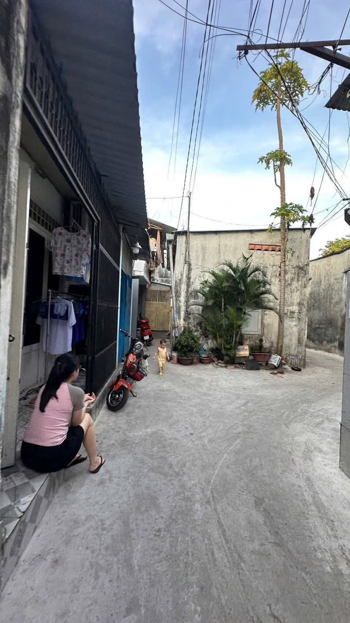 Nhà riêng đường 8 Linh Xuân 32m² giá 2.3 tỷ - Tiện ích đầy đủ gần chợ