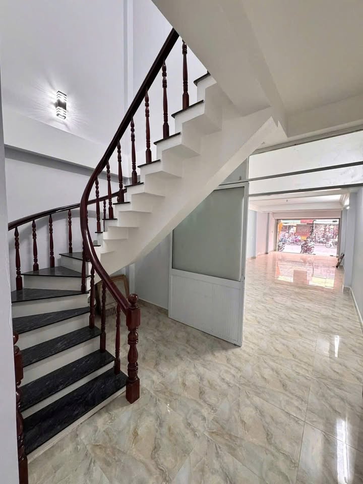 Nhà Mặt Tiền Kinh Doanh Đường Huỳnh Tấn Phát, Quận 7 - Thiết Kế Đẹp, Sẵn Sàng Kinh Doanh!