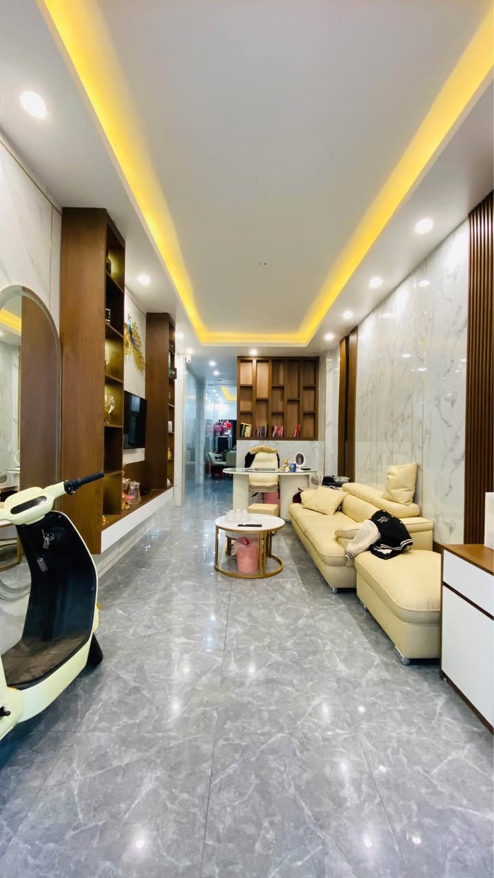 Nhà 3,5 Tầng Phường Trần Hưng Đạo 52m² giá 3 tỷ - Ô tô đỗ cửa, gần siêu thị!