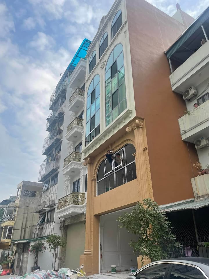 Bán gấp FrontHouse Ngọc Thụy 115m² giá 27 tỷ - Mặt tiền rộng, thang máy tiện nghi!