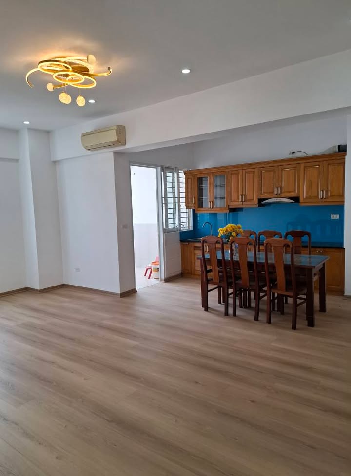 Chung cư Việt Hưng Long Biên 97m² giá 5 tỷ - Hướng mát, thuận tiện sinh hoạt!