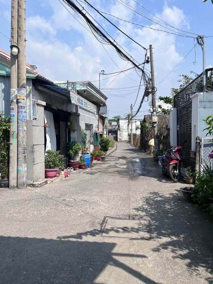 Nhà phố Hóc Môn 118m² giá 3 tỷ - Hẻm ô tô, sổ hồng riêng!