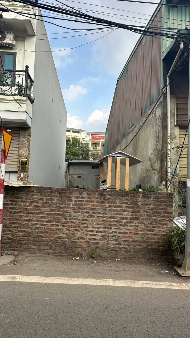 Mặt phố Kim Chung 72m² giá 12 tỷ - Ô tô tránh, gần bệnh viện và trường học!